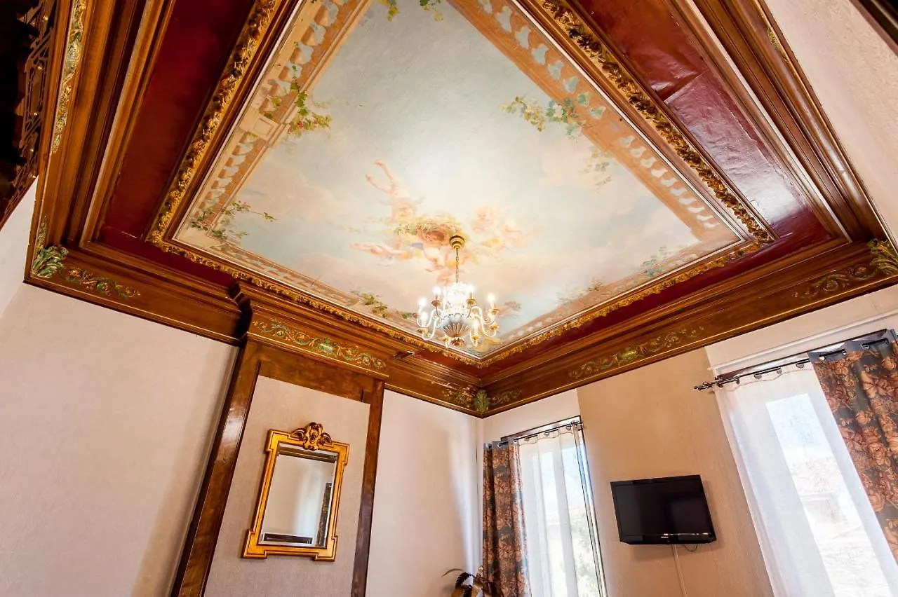 Hotel De Charme Le Provence Salon-de-Provence
