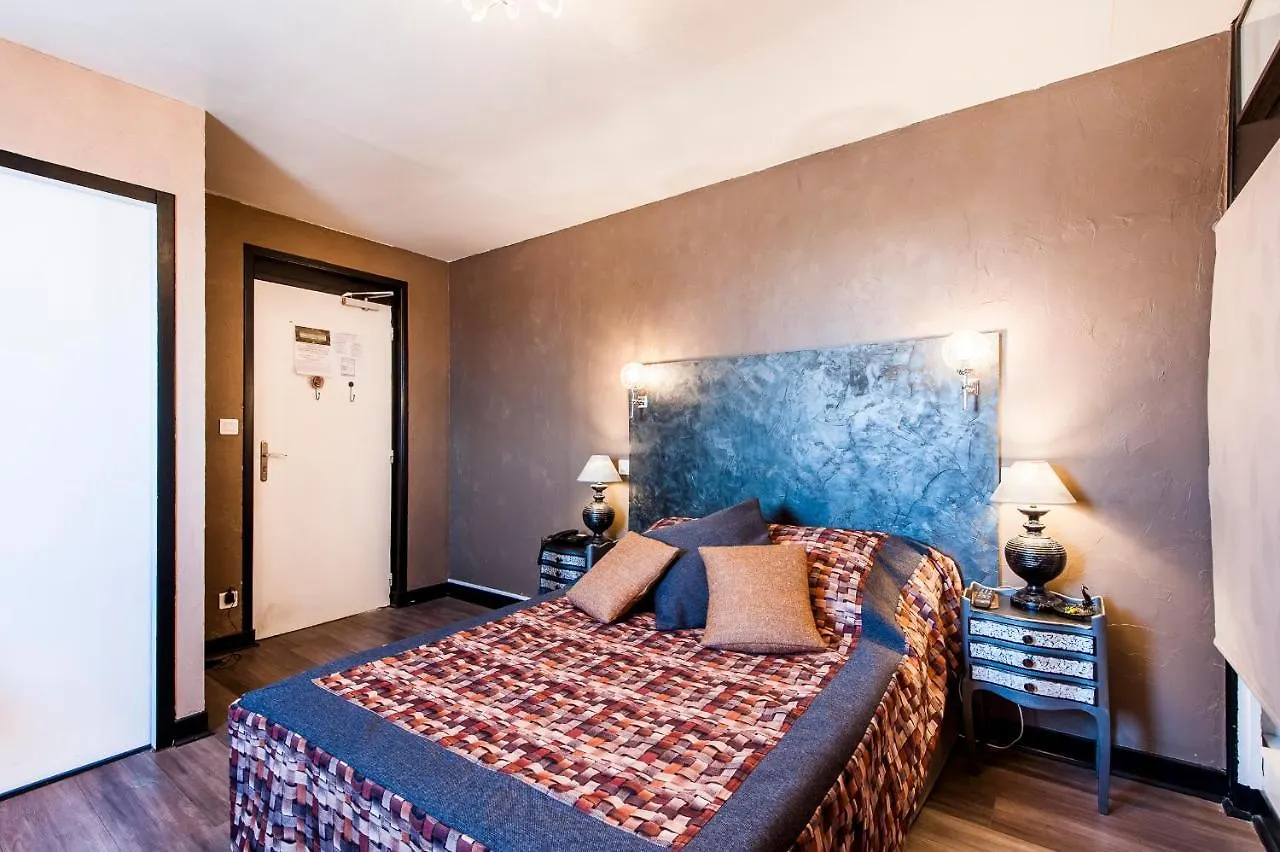 Hotel De Charme Le Provence Salon-de-Provence 3*,