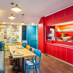 Hotel Hotelf1 Centre Courtine Gare Tgv Avignon
