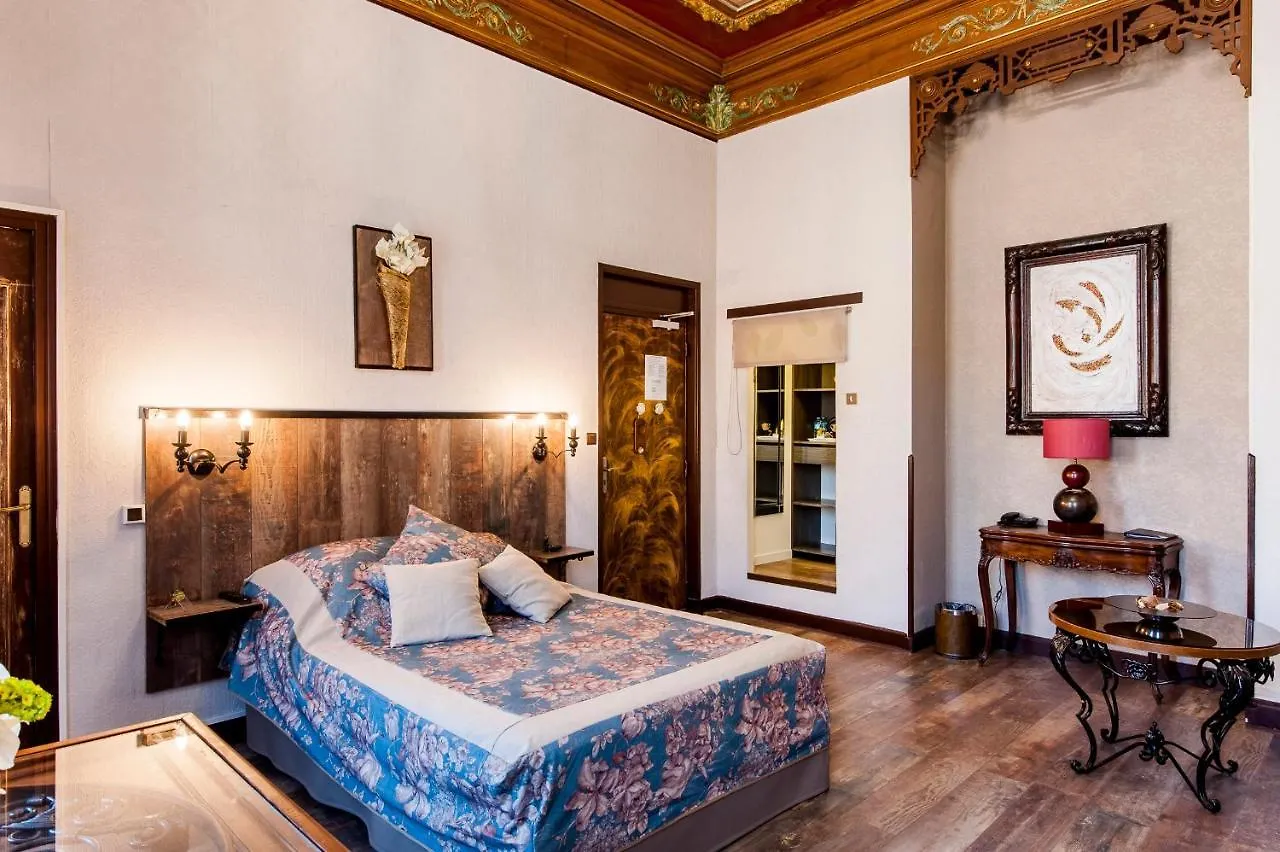 Hotel De Charme Le Provence Salon-de-Provence 3*,  France