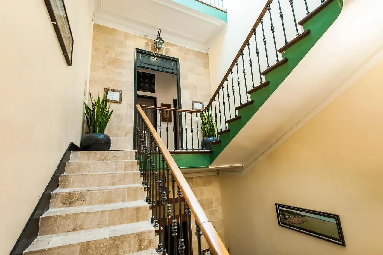 Hotel De Charme Le Provence Salon-de-Provence