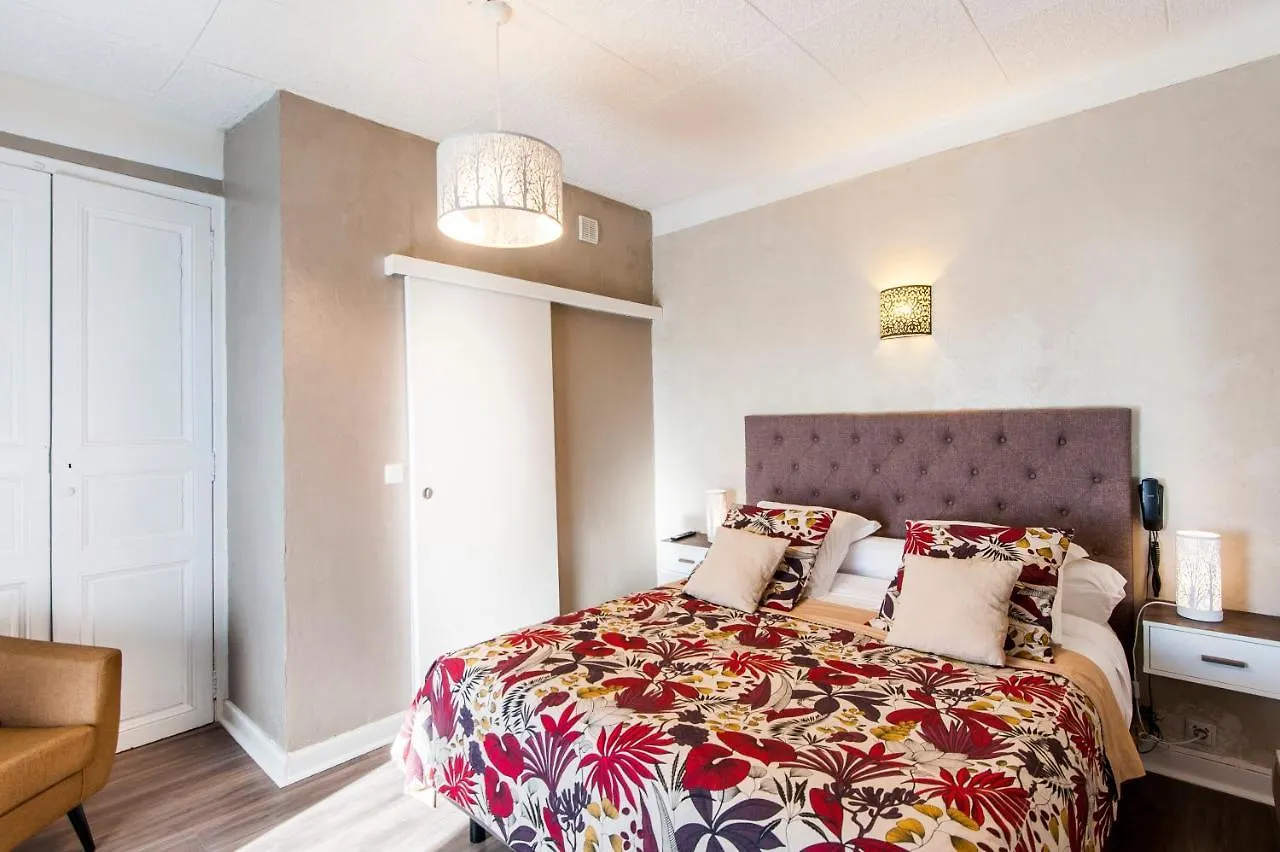 Hotel De Charme Le Provence Salon-de-Provence 3*,